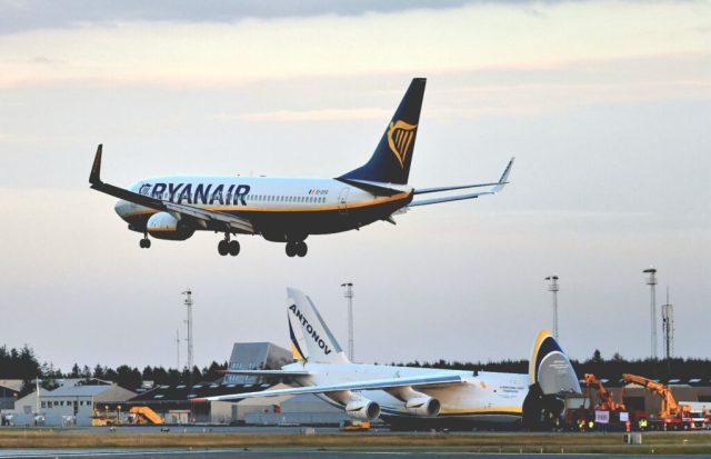 Fuldstændig vanvittigt: Passager suget halvt ud af flyvindue