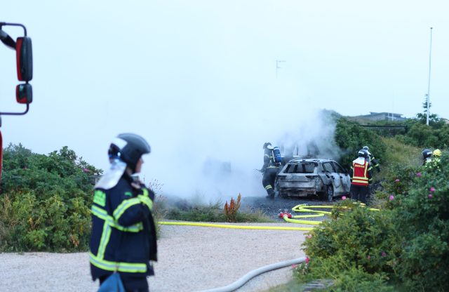 Frygteligt: Sommerhus ædt op af flammer