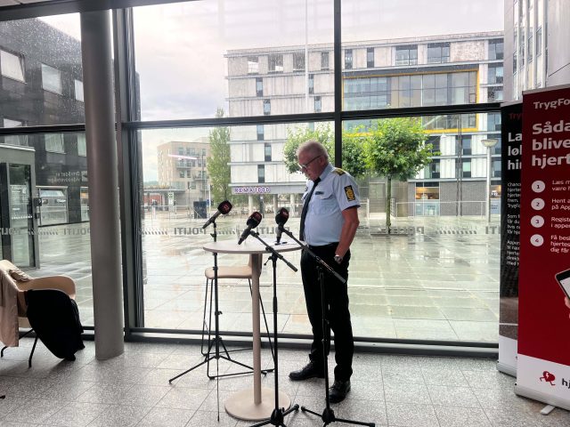 LIGE NU på pressemøde: Dræbt person ikke ramt af politiets skud