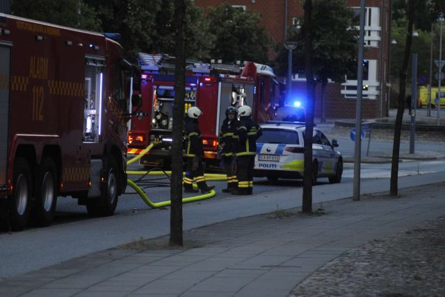 Beboere evakueret: Beboelsesejendom i flammer