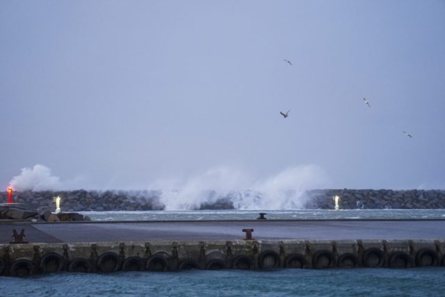Tragedie i Vesterhavet: Helikopter jagtede forgæves efter forsvundet surfer