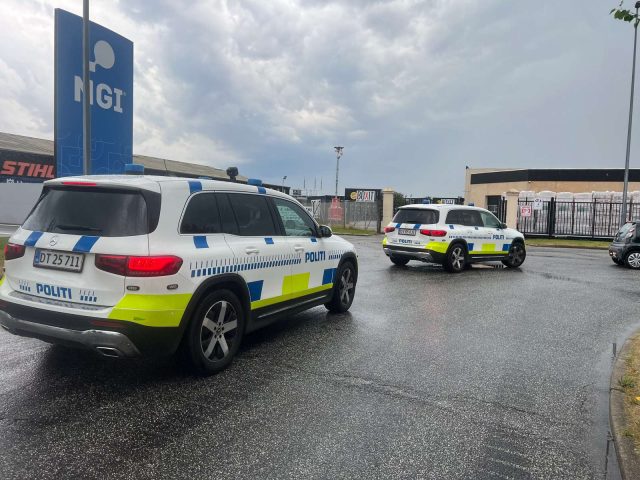 Mand dræbt – betjent skudt under voldsomt skyderi