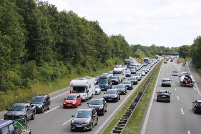 LIGE NU: Politiet advarer bilister på motorvej