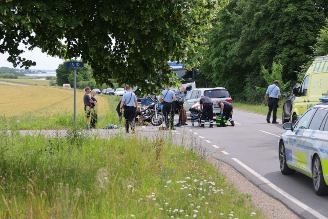 Pårørende underrettes efter alvorlige scener på landevej