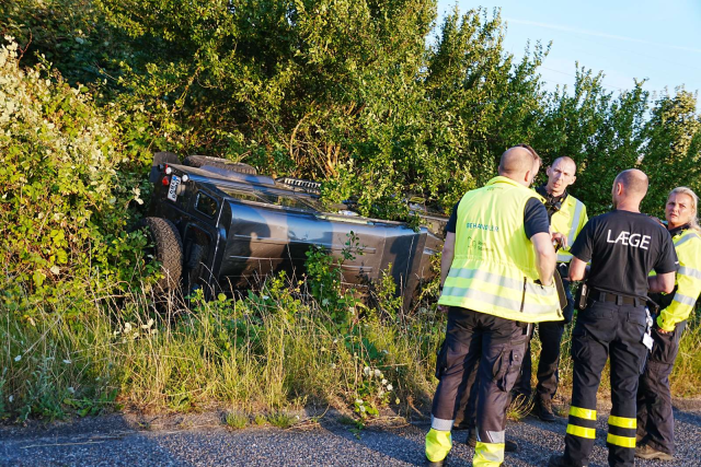 Rådyr involveret i voldsom motorvejsulykke: Bil slynget af vejen