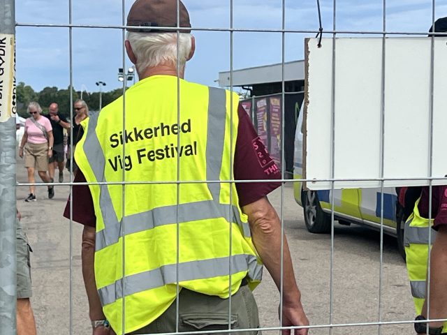 Skræmmende hændelse på Vig Festival: 12-årig pige forsvundet