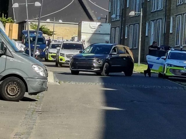 LIGE NU: Her åbner politiet ild