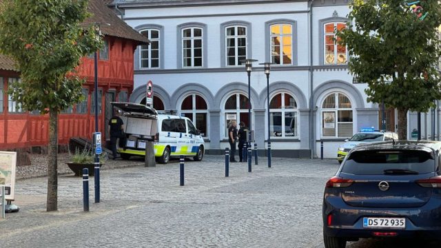 Bange og nøgen kvinde efterladt i blodpøl på åben gade