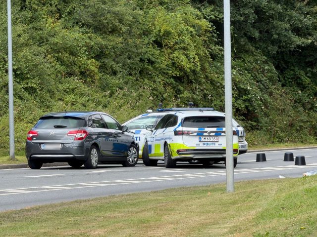 LIGE NU: Kæmpe drama – politiet skyder ung mand