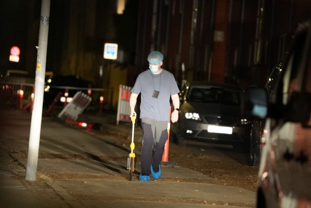 BREAKING: Mand går amok med machete – Snitter offer i ryggen