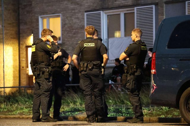 Politi talstærkt til stede: To piger forsvandt