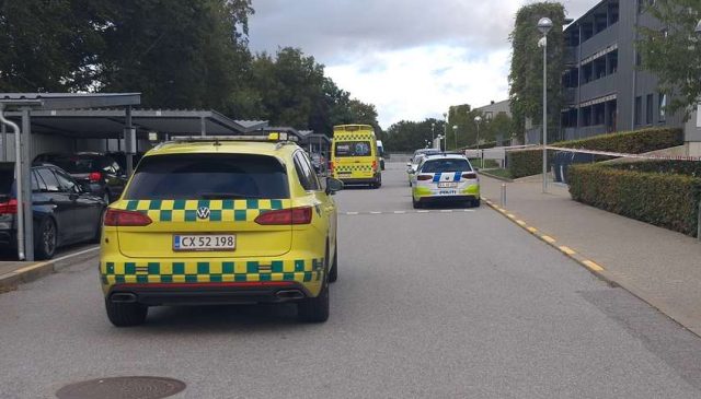 Politiet på jagt efter to kvinder efter blodig hændelse foran tilfældige