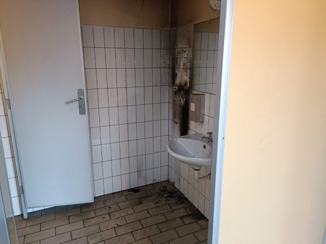 Ubehagelig sag: 16-årig pige filmet på toilet