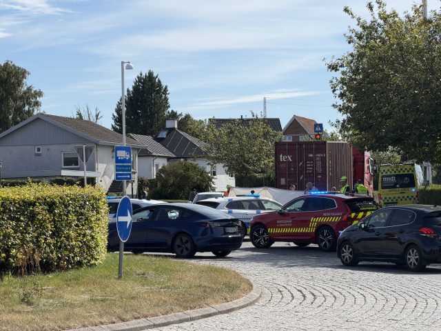 LIGE NU: Politiet lukker central vej efter frygteligt uheld