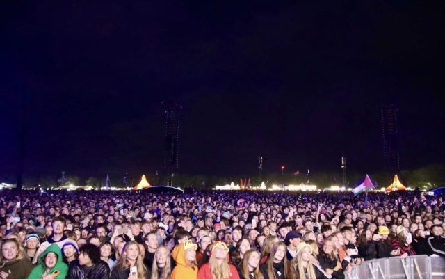 Drama på Smukfest: Gæster klemt i voldsomt menneskepres under kæmpekoncert