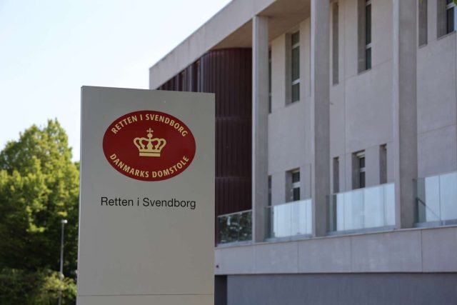 Stor overraskelse i retten: Reality-deltager eftersøgt af politiet