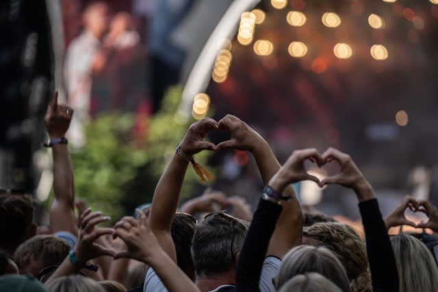 Mareridt på kæmpe festival: Flere klemt til de besvimer