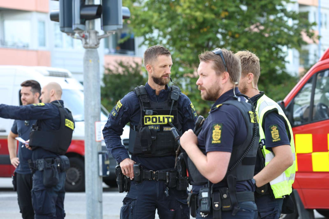 Klokken 09.50 er det gået galt på McDonald’s: Styrker vrimler til