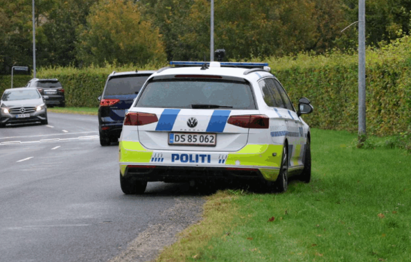 11-årig pige voldtaget i ti minutter: Måtte lade som om hun sov