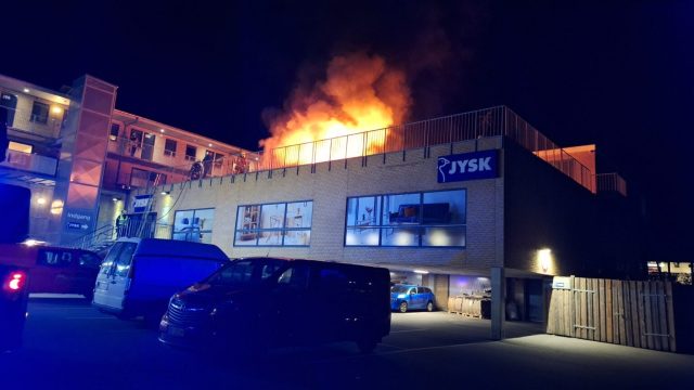 Kæmpe eksplosion midt i Jysk: “Det er terror”