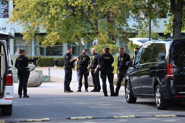 LIGE NU: Politi og ambulance til stede ved gymnasium
