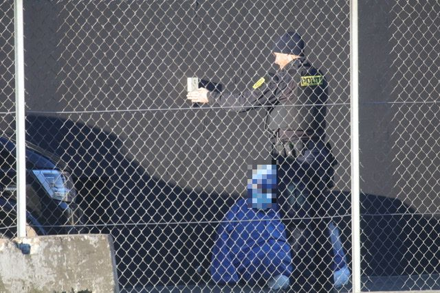 Kæreste fangede tilskadekommen kvinde og proppede hende med stoffer: “Vi kan bare lide hård sex”