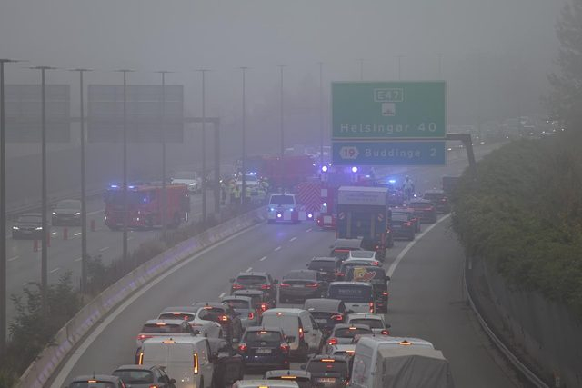 Trafikmareridt på motorvejen: Massiv kø efter lastbiluheld