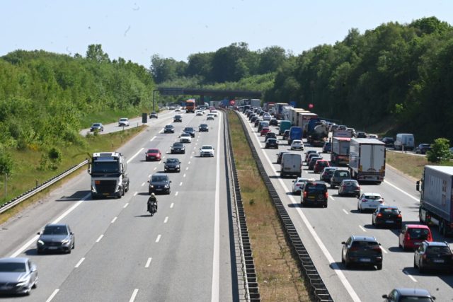 Kaos på E45: Motorvej spærret efter ulykke