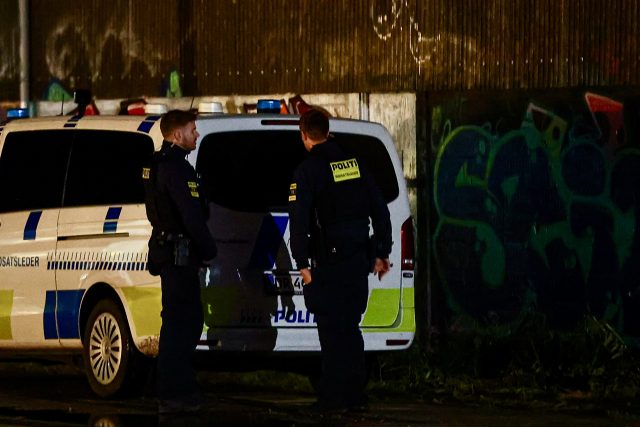 Kæmpe diskokugle styrtede ned over festgæster – mand svæver mellem liv og død