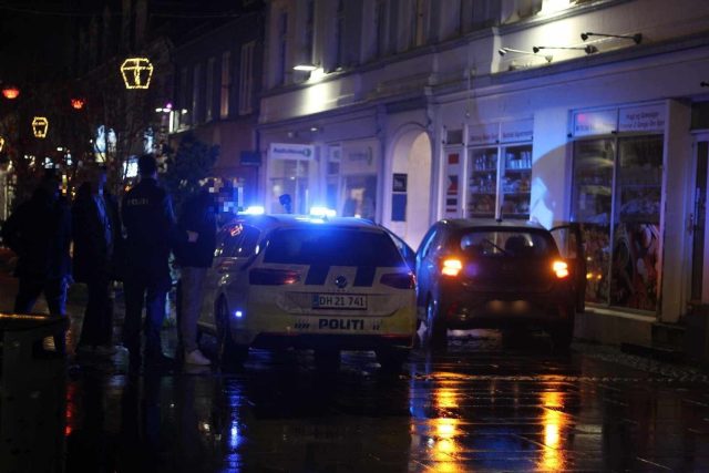 BREAKING: Blodigt hakket ned med machette på åben gade – falder i søvn