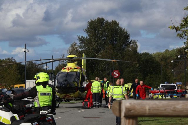Person ramt af tog: Alle tog stoppet på central strækning