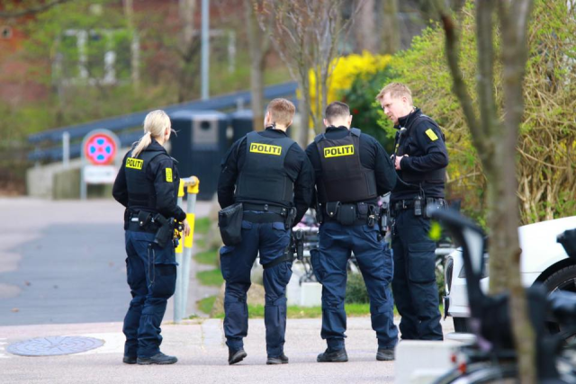 Mand omringet og flået ud af sin bil: Efterladt i livsfare