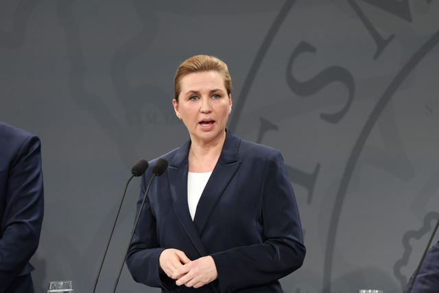 Dansk militærhelikopter beskudt af Rusland: Mette F. reagerer nu