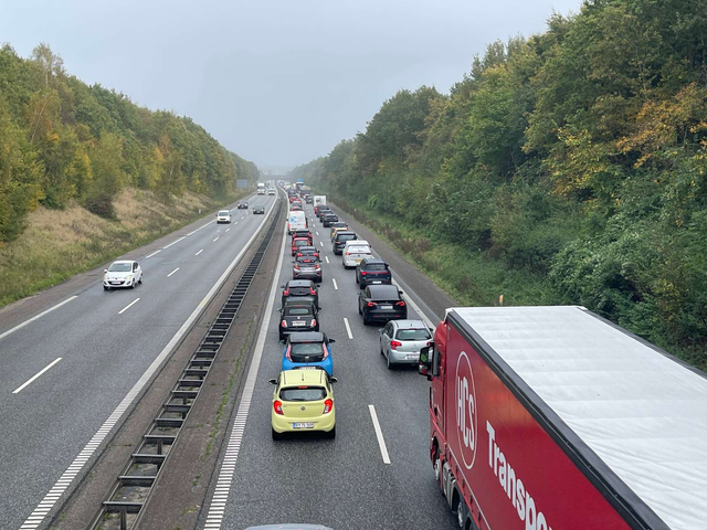 Massiv kø på motorvej: Problemerne fortsætter gennem myldretiden