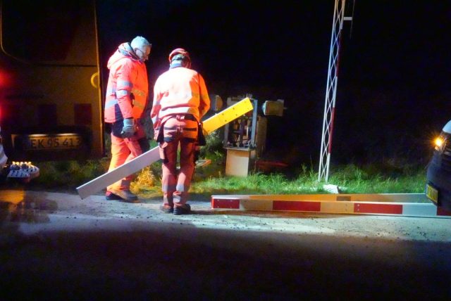 Lastbil er kørt i grøften: Letbane er nu ramt af voldsomt uheld