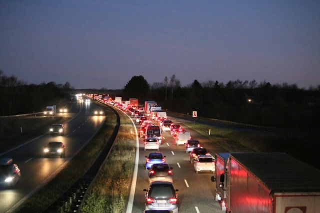 Kaos på motorvejen mandag morgen: Uheld forsinker tusindvis af bilister