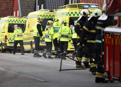Klemt under lastbil: Flere personer hastet på hospitalet