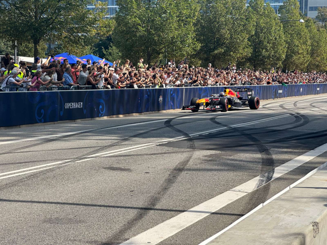 Lige nu: Kevin Magnussen i ulykke