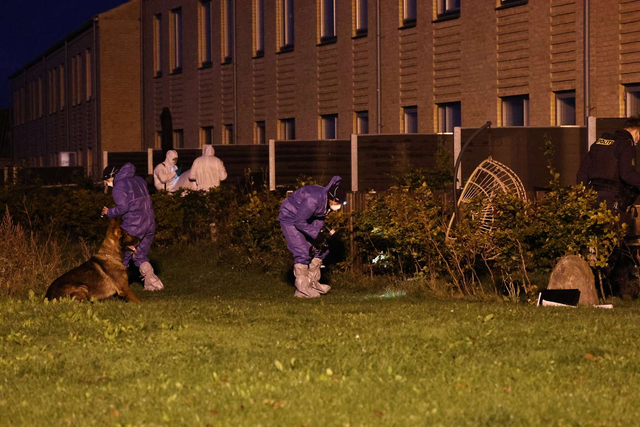 Stort brag lyder ved rækkehus: Mange teknikere knokler