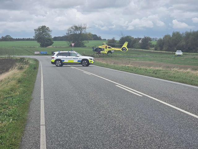 Hændelse ved landevejskryds: Lægehelikopter er landet